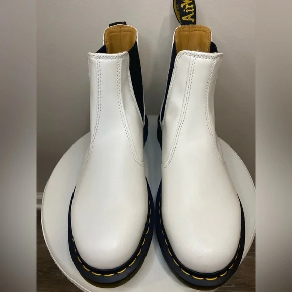 Dr. Martens White Smooth Leather Chelsea Boots unisex ladies size 9 Men 8 NWOB - Picture 11 of 11